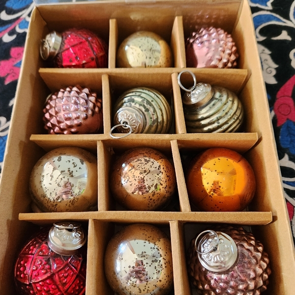 Brand new box of Christmas ornaments - retro - Picture 5 of 6